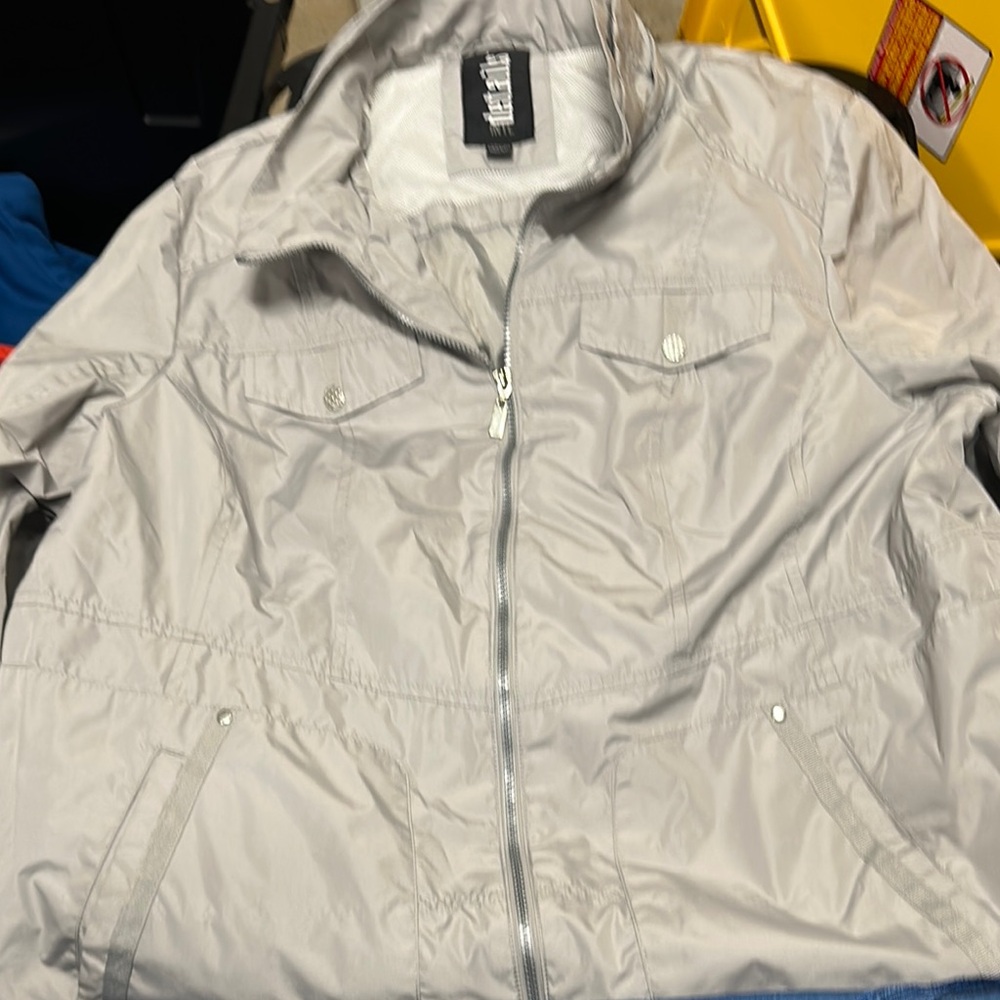 Intl Details Women's Gray Wind/Rain Jacket